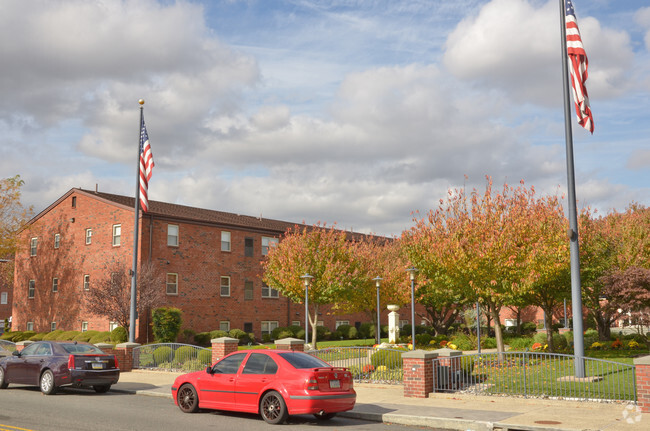 Primary Photo - Packer Park Court