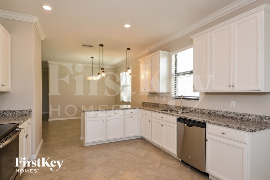 Building Photo - 11327 Sweetgrass Dr