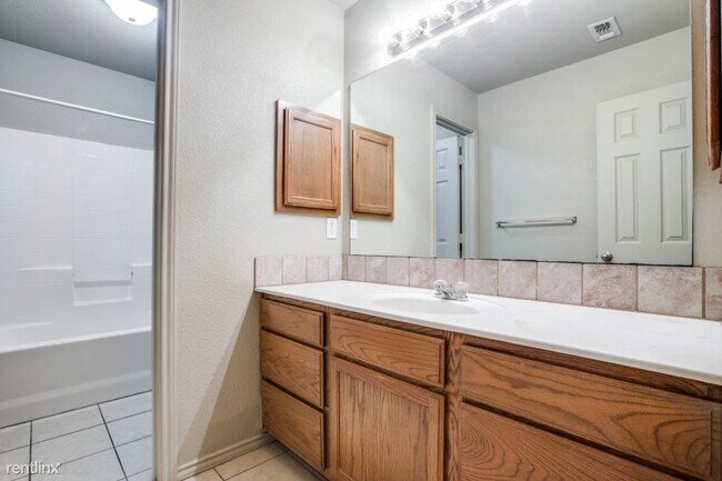Building Photo - 4 br, 2.5 bath Duplex - 1109 Neff St 1109 ...