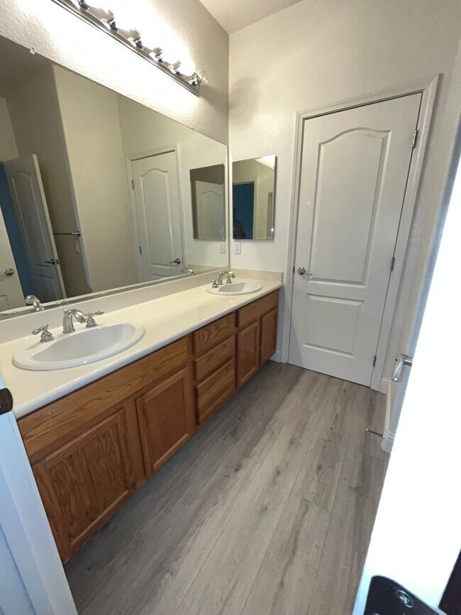 Building Photo - Exceptional 4BR/3BA/3 Car Tandem Garage in Elk Grove | 3140 SF | Tenant Pays $195 monthly for WS&G