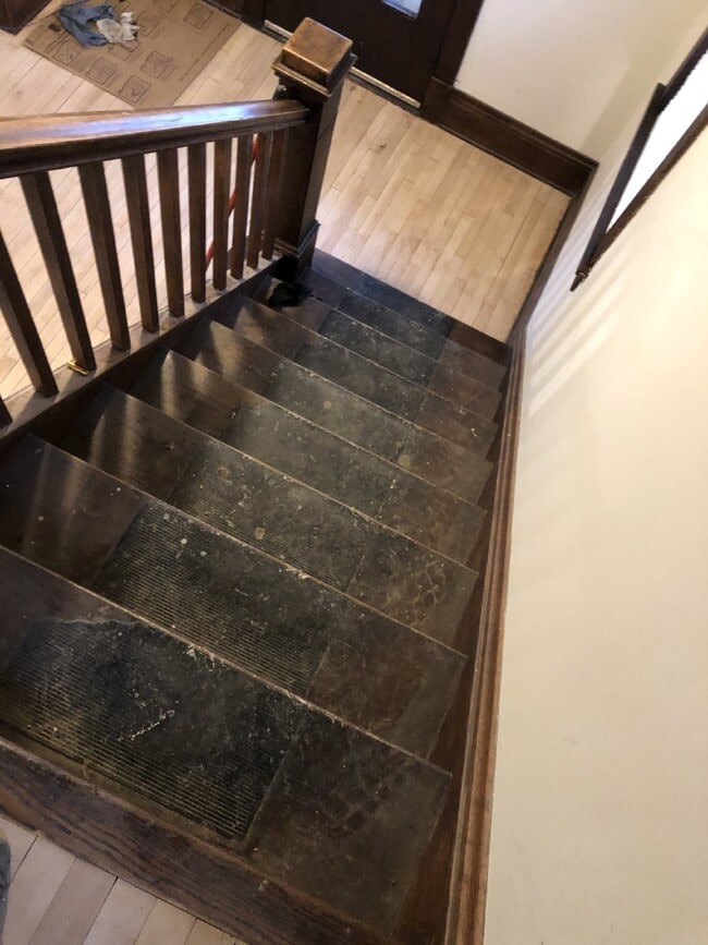 Building Photo - Huge 5 Bed 2 Bath home near UWEC with big ...