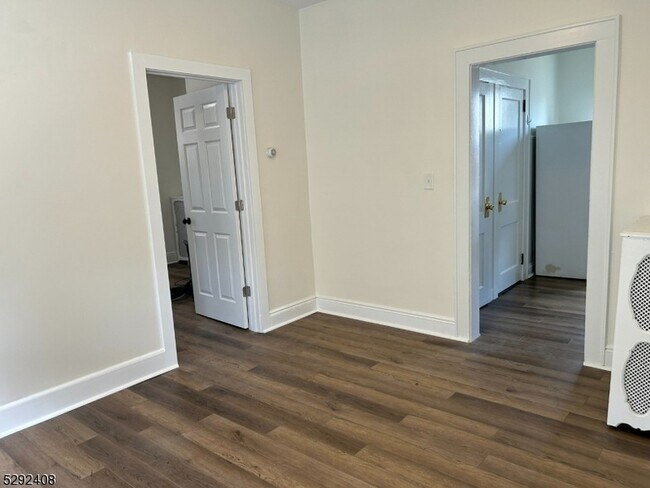 Building Photo - 136 Carlton Ave