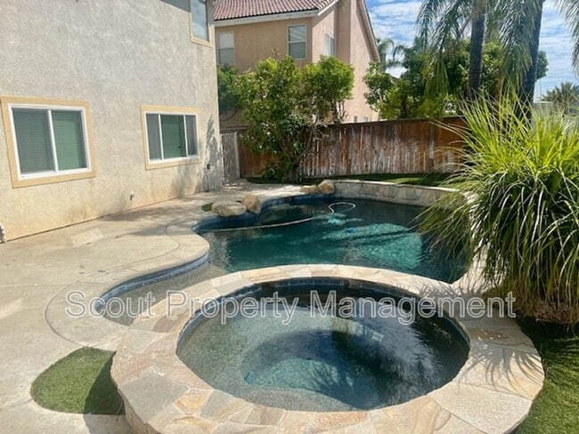 Building Photo - 33309 Morning View Dr