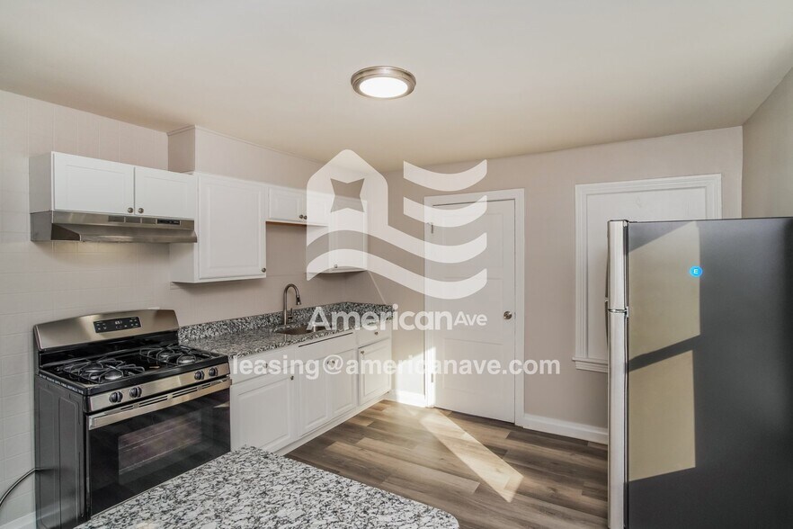 Building Photo - 205 N 39th St