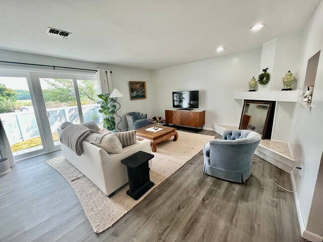 Primary Photo - 92 Limewood Ave