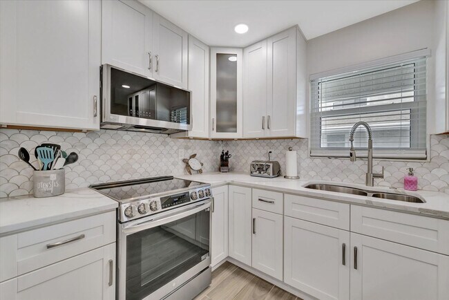 Building Photo - 10 Gulf Blvd