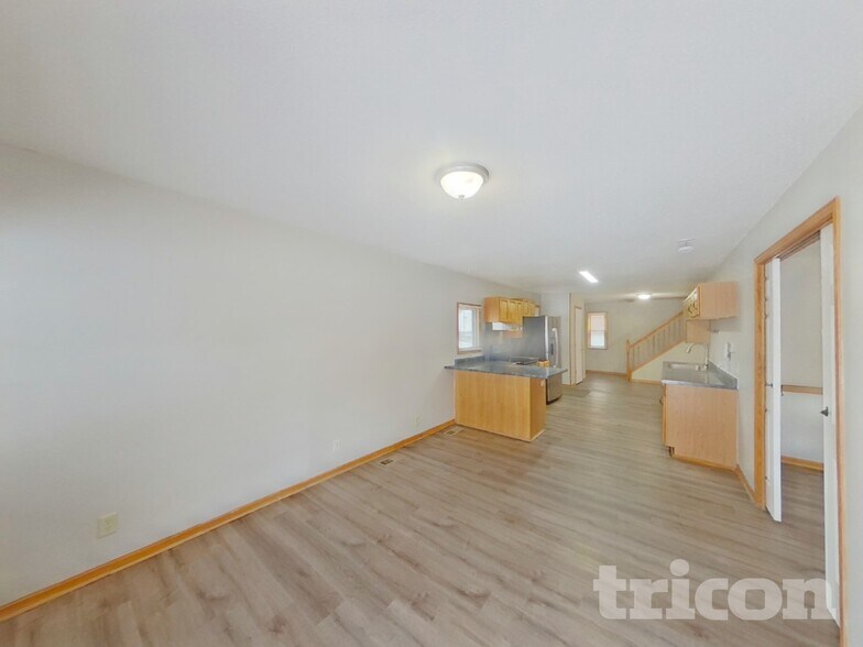 Building Photo - 2144 Sherwood Ave