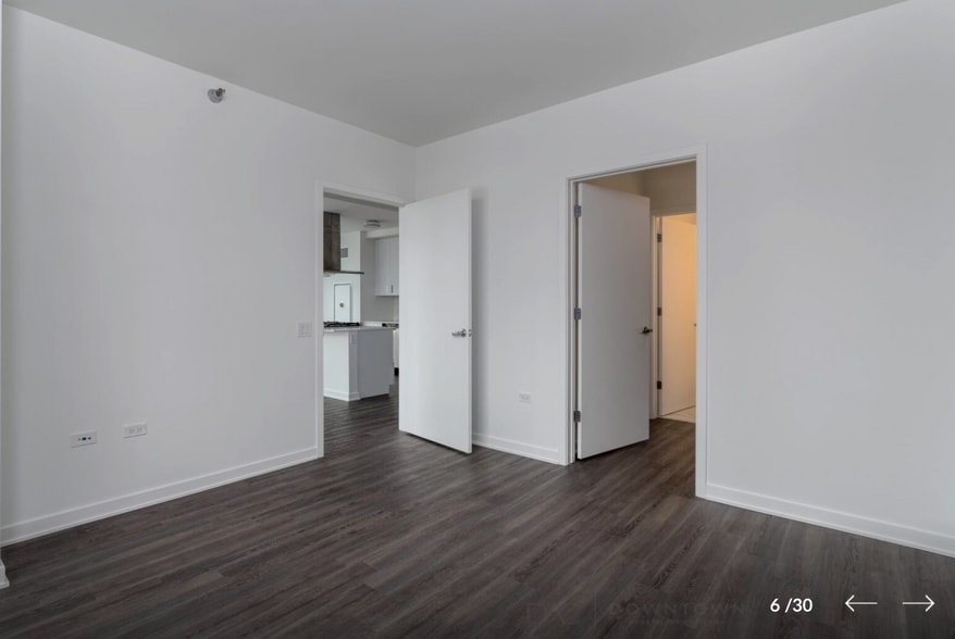 Building Photo - 1212 N La Salle Dr