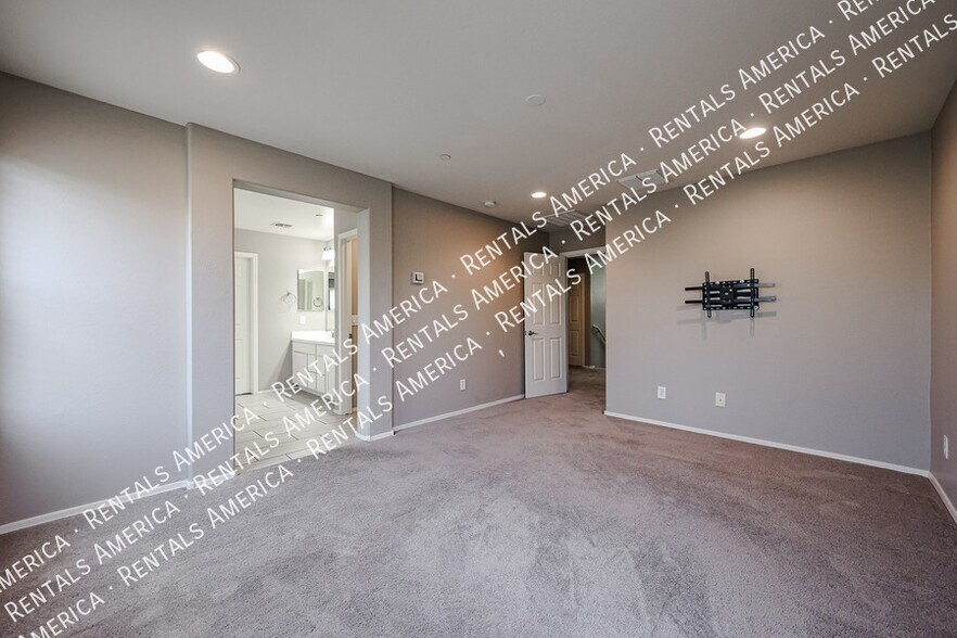 Building Photo - 257 N 56th Pl