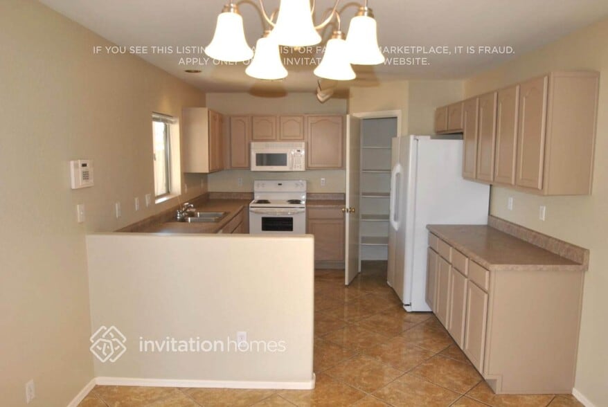 Building Photo - 12334 W Windrose Dr