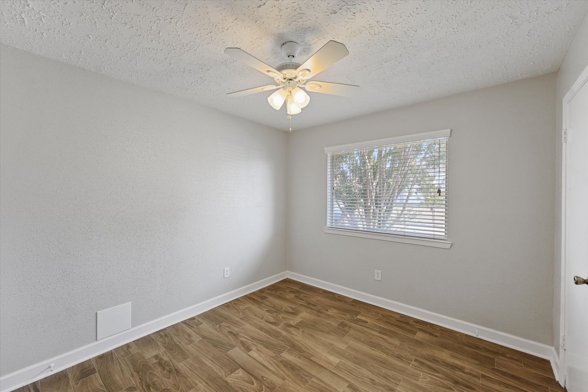 Building Photo - 16703 Pebbleglen Dr