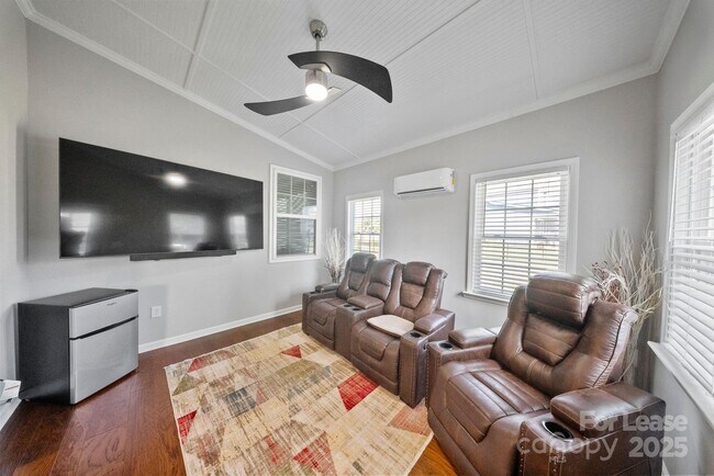 Building Photo - 188 Sweet Briar Dr