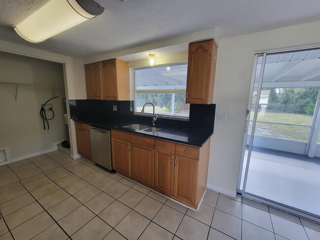 Building Photo - 22353 Buffalo Ave