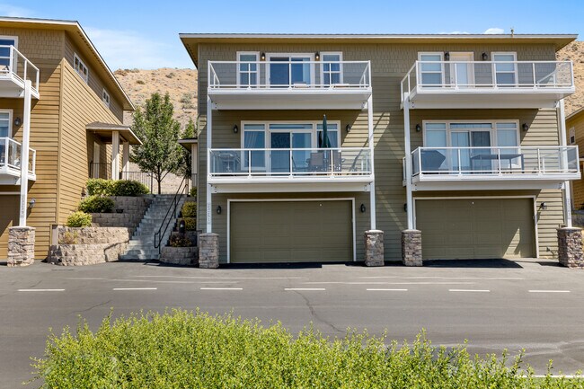 Building Photo - 23251 Sunserra Loop NW