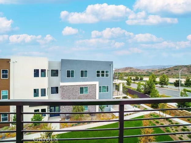 Building Photo - 352 Tank