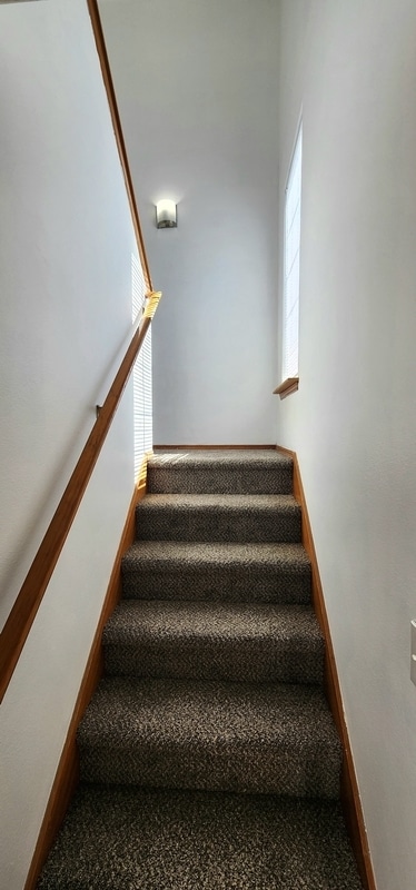 Building Photo - 1326 S Skyline Dr