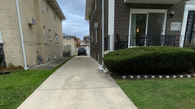 Building Photo - 4652 Custer Ave