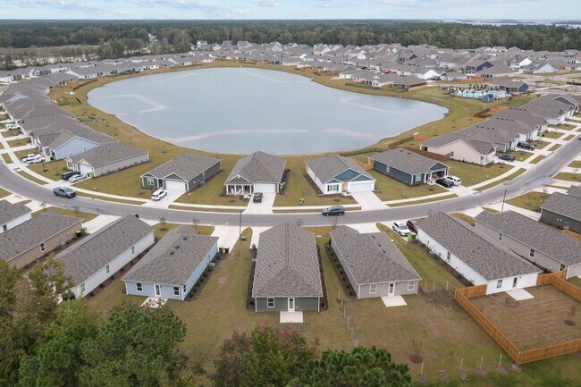 Building Photo - 2098 Course Ln