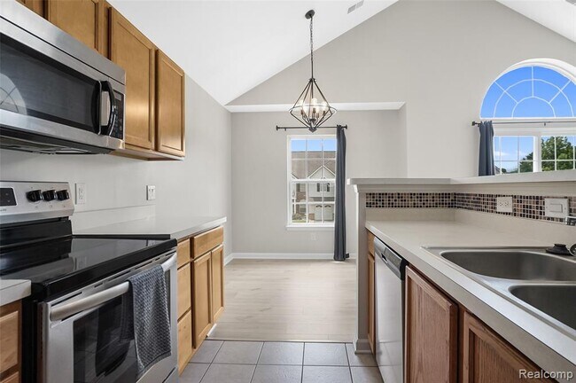 Building Photo - 606 Olde English Cir