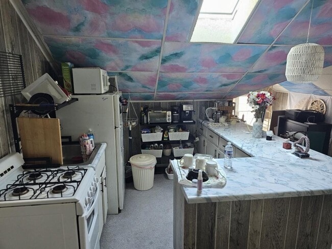 Building Photo - 2111 Fairhaven Cir NE