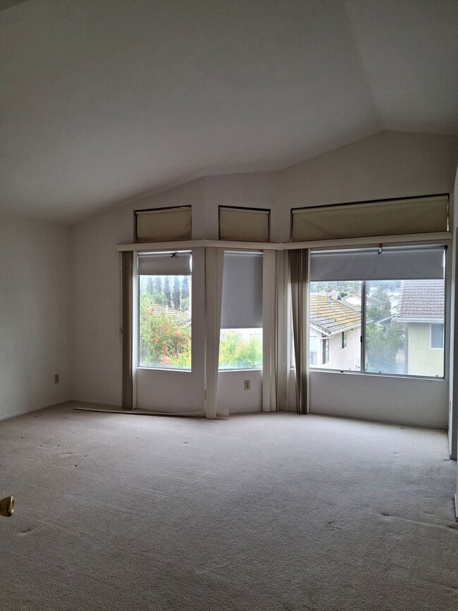 Building Photo - Beautifully Remodeled 4-Bedroom, 3-Bath w/ 2 Car-Garage and Central AC/Heat! MUST SEE!!!