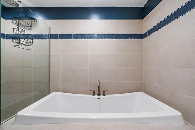 Building Photo - 175 1st St S