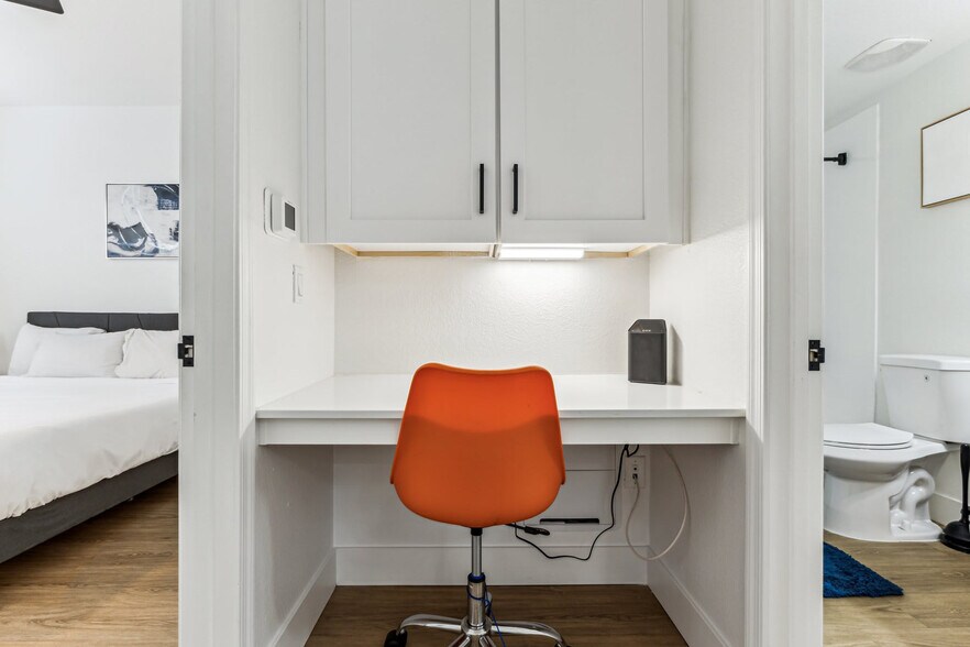 Building Photo - 9450 W Cabela Dr