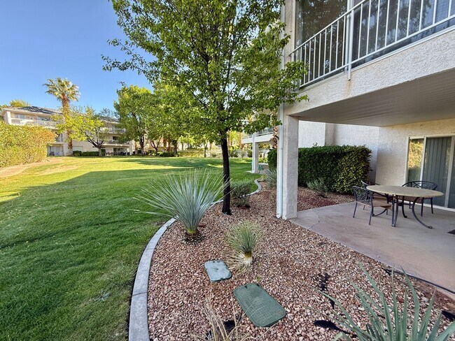 Building Photo - 1845 W Canyon View Dr