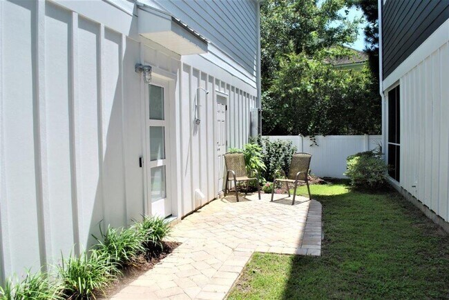 Building Photo - Clambake Cove