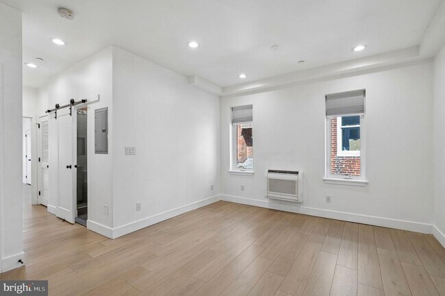 Building Photo - 633 N 64th St