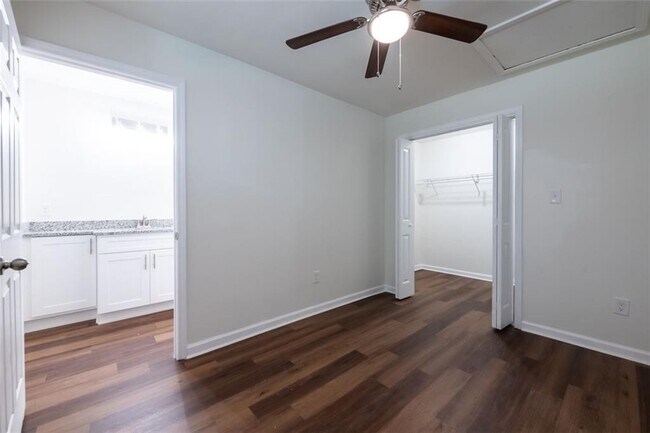 Building Photo - 452 Paines Ave NW