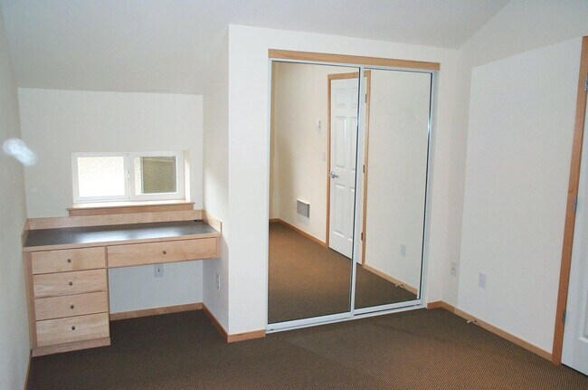 Building Photo - HEO#14-15