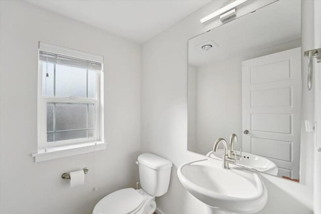 Building Photo - 2 bedroom in Mountlake Terrace WA 98043