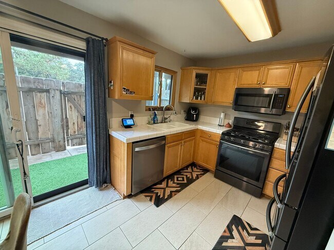 Building Photo - 2BR/1.5BA Condo in ALPINE available w/ 2 assigned parking spots!