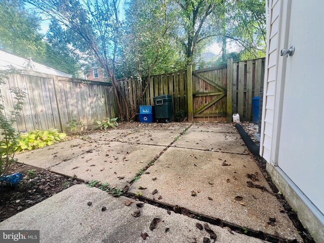 Building Photo - 755 Azalea Dr