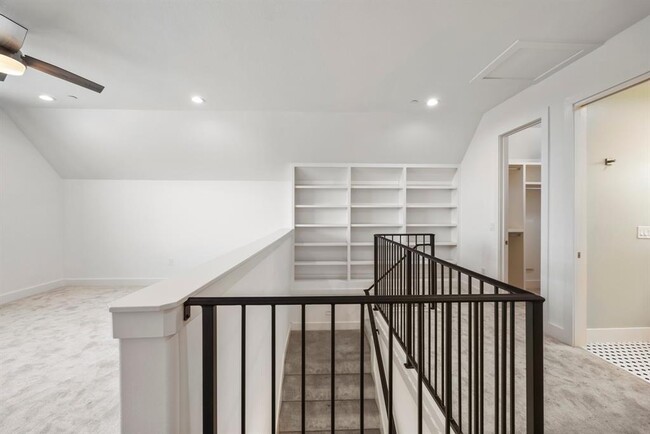 Building Photo - 5345 Larkin St