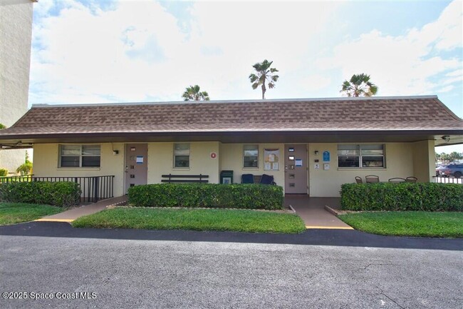 Building Photo - 520 Palm Springs Blvd