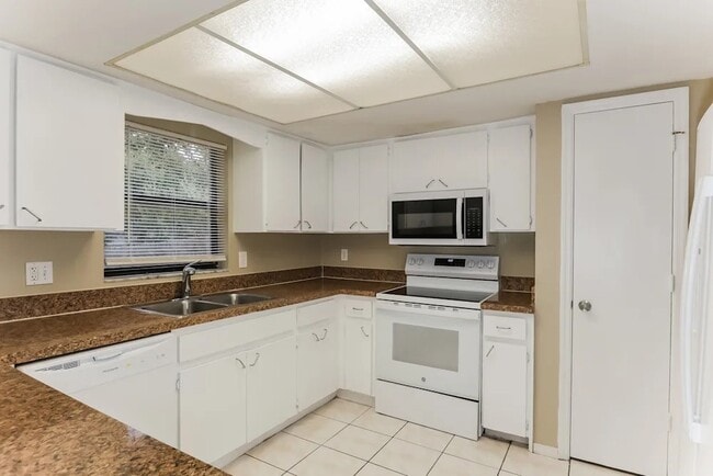 Building Photo - 1519 Kestrel Way