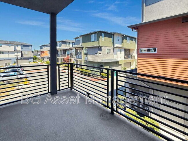 Building Photo - 223 Bolt Ct