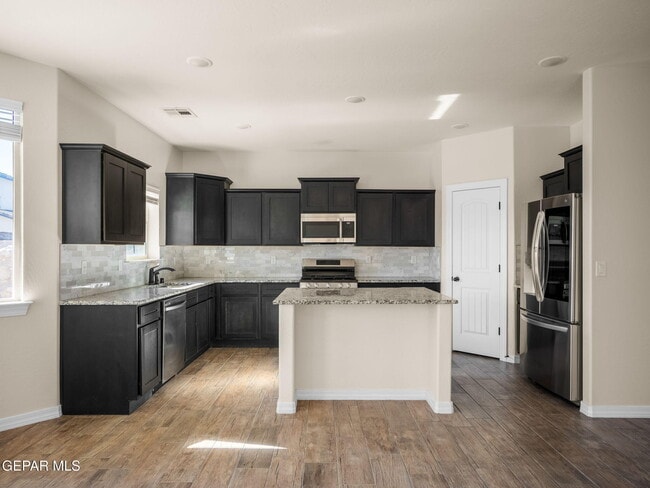 Building Photo - 561 Issa Circle