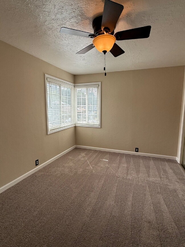 Building Photo - Spacious 4 Bedroom 2.5 Bathroom Hayward Home with Fresh Paint and New Carpet