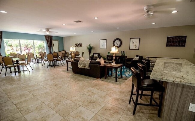 Building Photo - 4030 W Palm Aire Dr