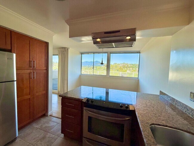 Building Photo - BEAUTIFUL, UPPER UNIT 3BD/2BA PLUS BONUS ROOM TIBURON CONDO. MOUNT TAM VIEWS!