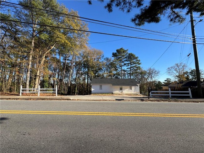 Building Photo - 3599 Ridge Rd SE