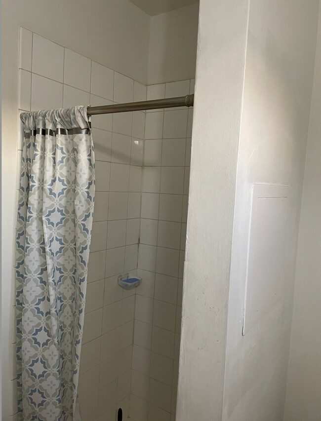 3633 bathroom - 3631 E 5th St