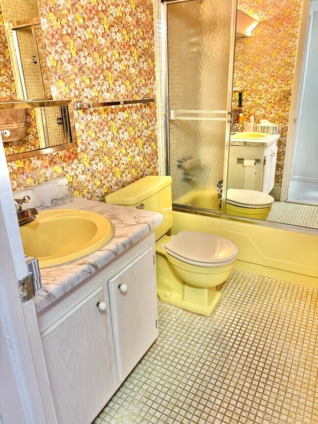 Building Photo - 19 Golfs Edge