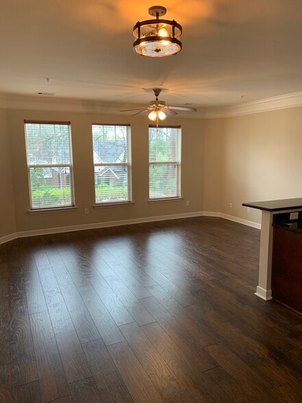 Building Photo - 2310 Elliott Avenue