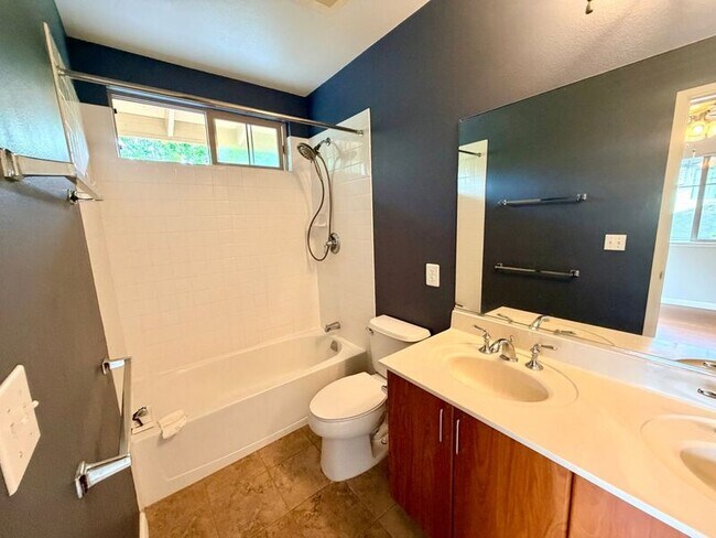 Building Photo - 95-971 Ukuwai Street