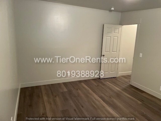 Building Photo - Charming 2 Bed Duplex with 900 Sq Ft in So...