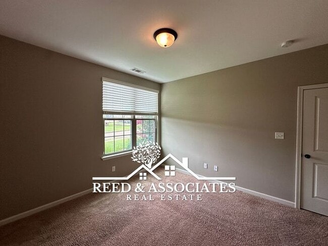 Building Photo - Luxurious Bartlett Home. ZONED Bartlett School Districts! DON'T MISS OUT!